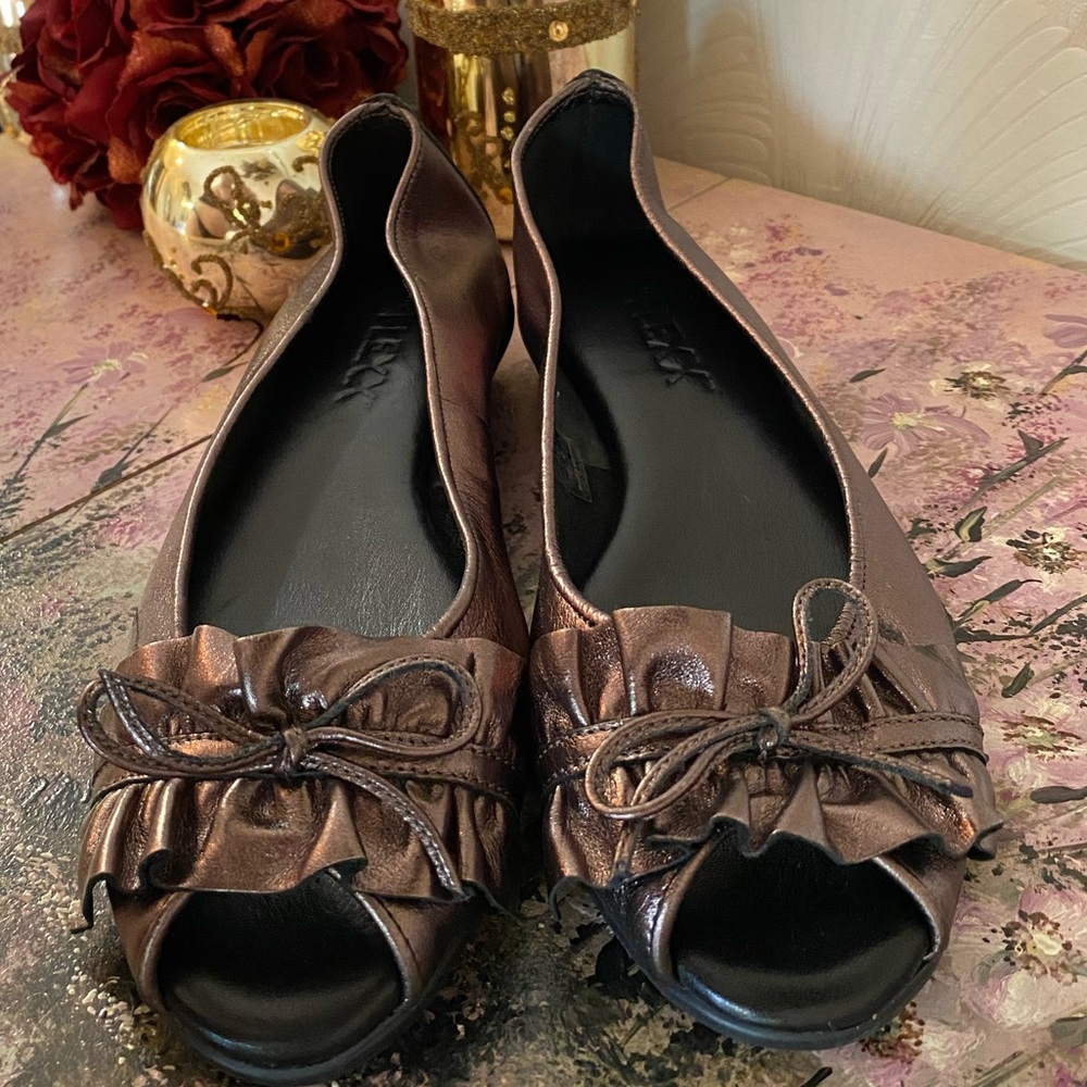 Nwot sandals